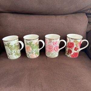 Vintage Royal Bone China. Roses mugs. New in package. Set of 4.